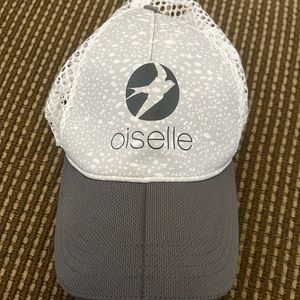 Oiselle runner trucker